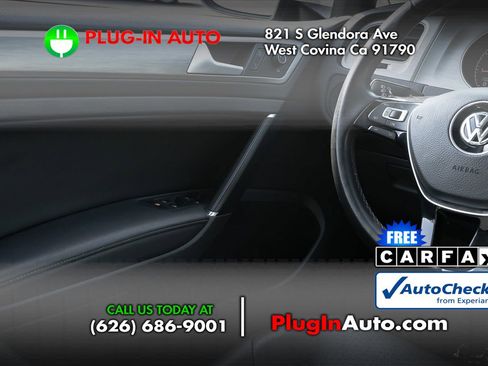 Used 2015 Volkswagen Golf S image 13