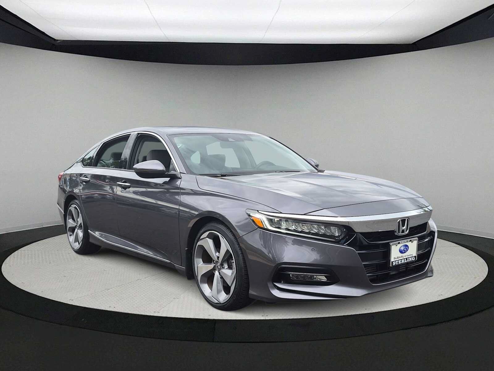 Used 2018 Honda Accord Touring image 2