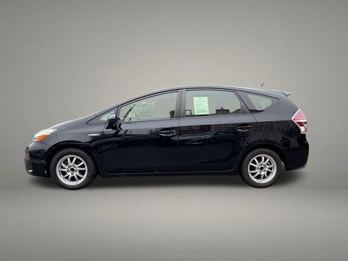 Used 2017 Toyota Prius V Three FWD image 2