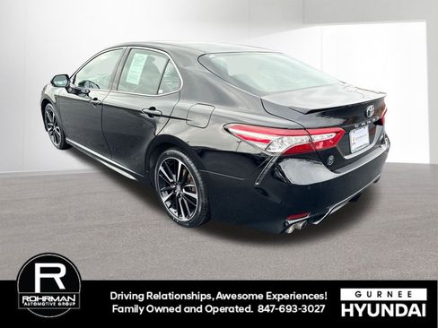 Used 2018 Toyota Camry XSE image 6