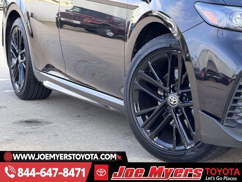 Used 2025 Toyota Camry SE image 12