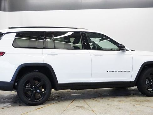 Certified 2022 Jeep Grand Cherokee L Laredo AWD/4WD image 8