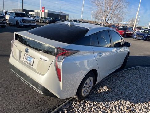 Used 2017 Toyota Prius One image 5