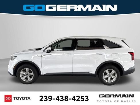 Used 2023 Kia Sorento LX AWD/4WD image 3