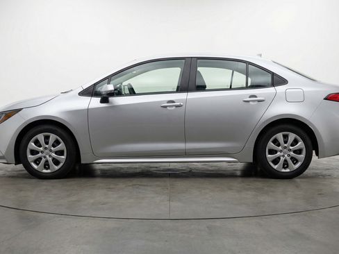 Used 2025 Toyota Corolla LE image 5
