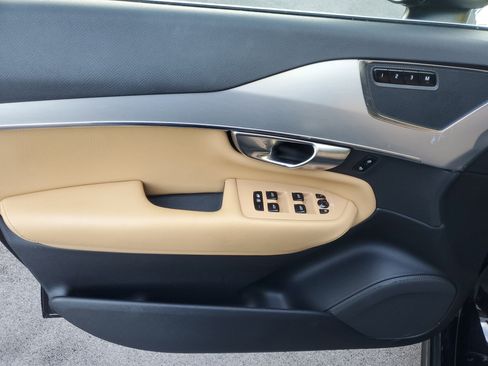 Used 2018 Volvo XC90 T5 Momentum w/ Convenience Package image 18