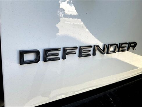 New 2025 Land Rover Defender 110 V8 image 9