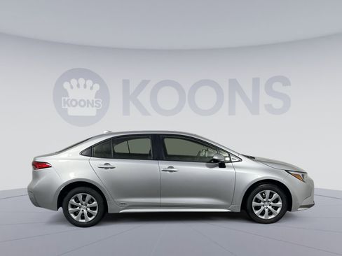 Used 2025 Toyota Corolla LE image 8