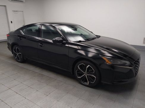 Used 2024 Nissan Altima 2.5 SR FWD image 11