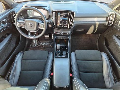 Used 2022 Volvo XC40 T5 R-Design w/ Climate Package AWD/4WD image 16