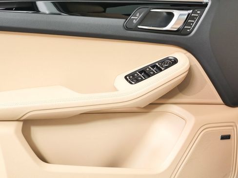 New 2026 Porsche Macan AWD/4WD image 13