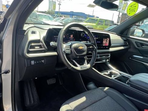 Used 2024 Chevrolet Traverse LS AWD/4WD image 22