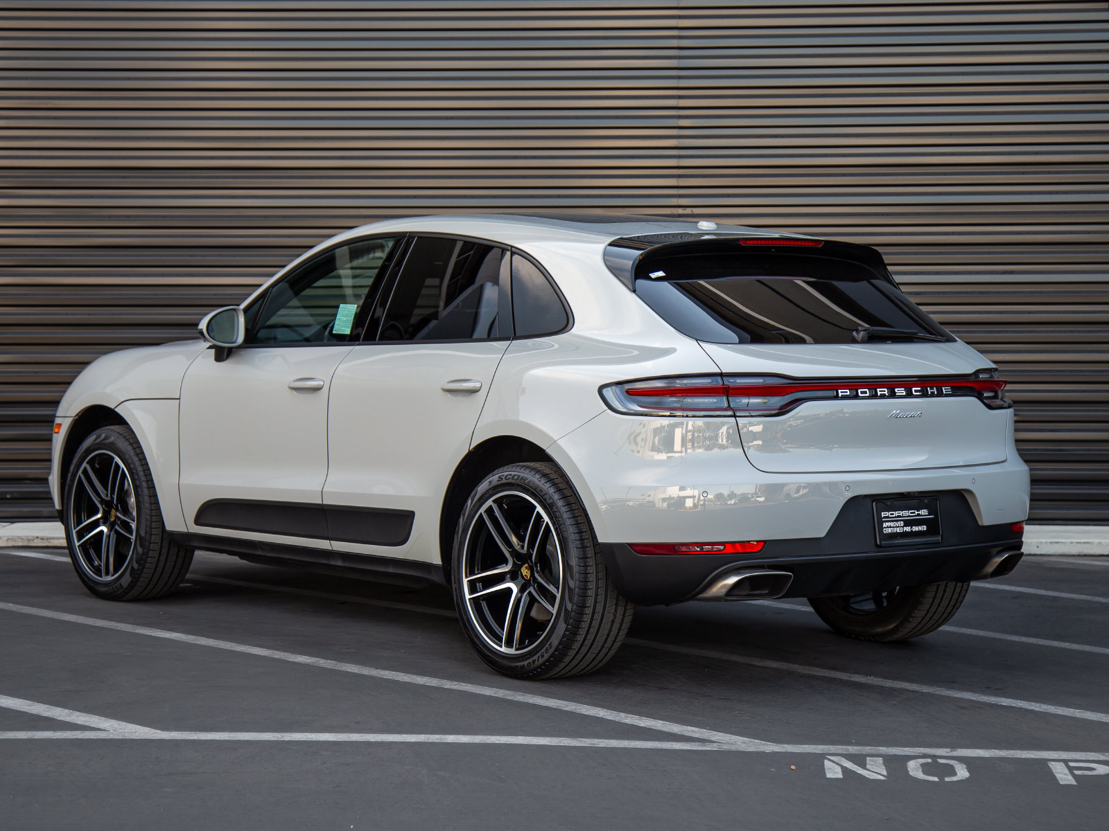 Used 2021 Porsche Macan AWD/4WD image 3