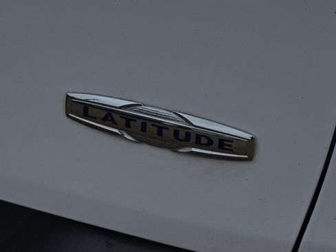 Used 2018 Jeep Cherokee Latitude Plus w/ Comfort/Convenience Group AWD/4WD image 23