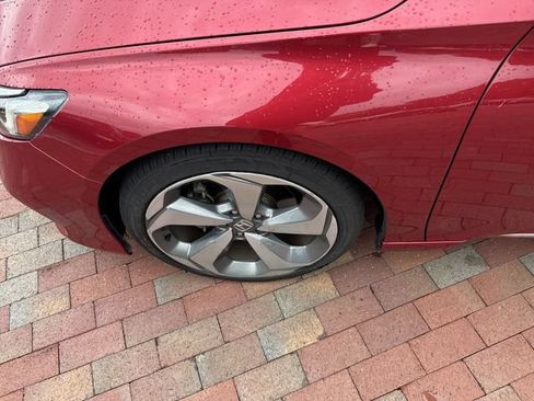 Used 2020 Honda Accord Touring image 2