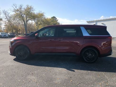 Used 2025 Kia Carnival image 6