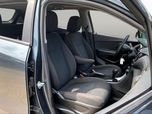 Used 2022 Chevrolet Trax LS w/ Tint and Cruise Package AWD/4WD image 9