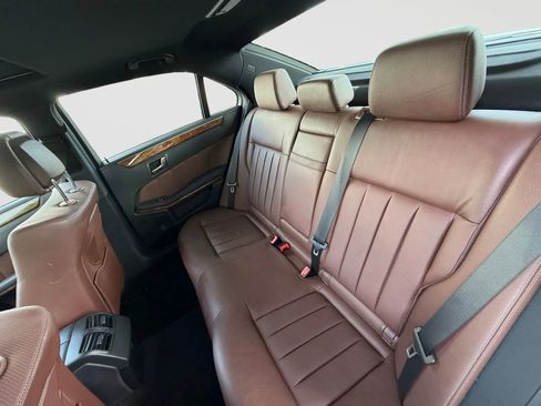 Used 2011 Mercedes-Benz E 550 4MATIC Sedan image 15