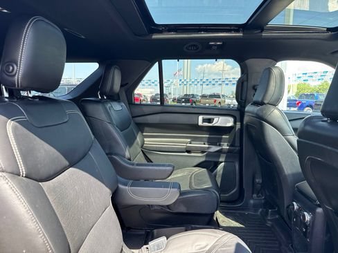 Used 2020 Ford Explorer ST w/ Premium Technology Package AWD/4WD image 17