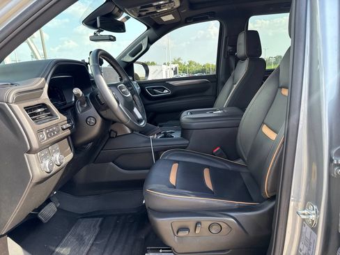 Used 2024 GMC Yukon AT4 w/ Technology Package AWD/4WD image 16