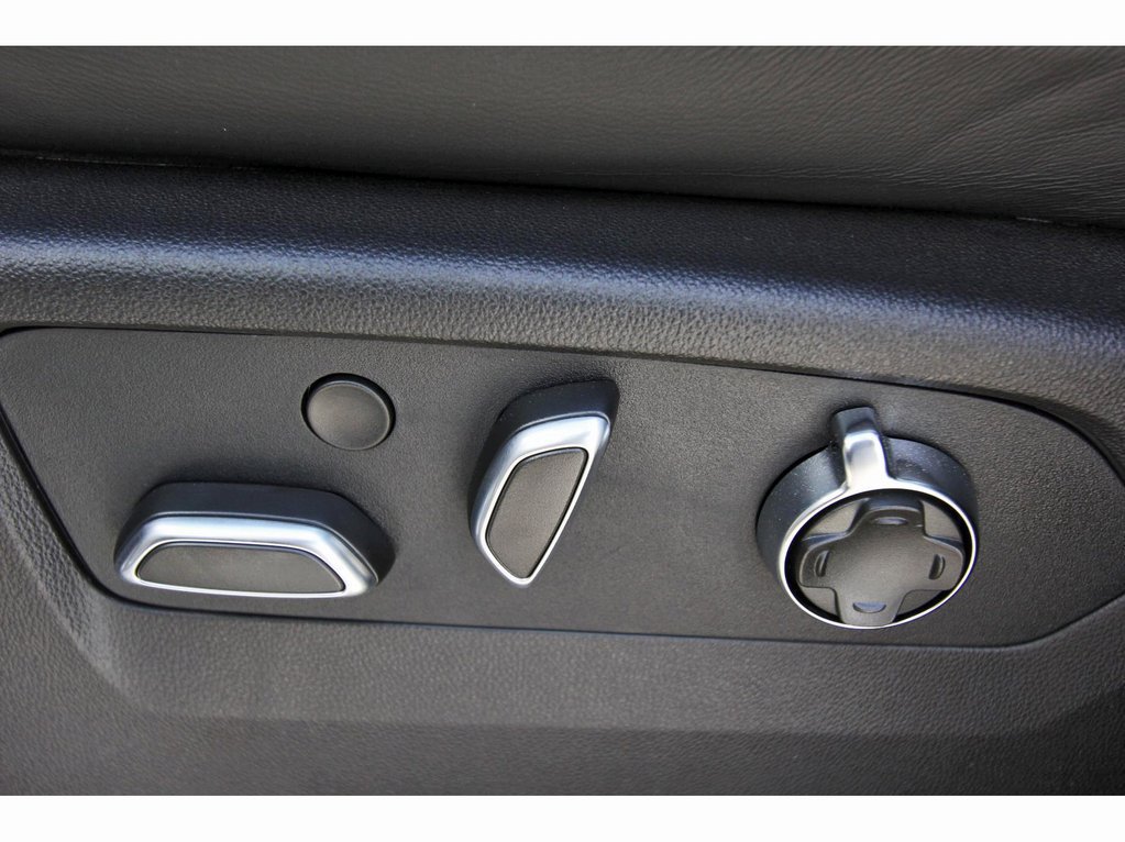New 2026 Cadillac Escalade V w/ LPO, ONYX Package AWD/4WD image 23