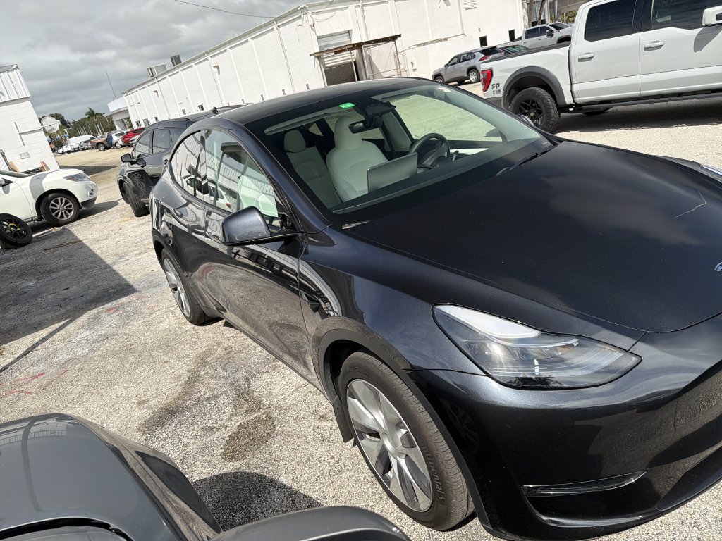 Used 2024 Tesla Model Y 2WD image 1