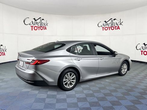 Used 2025 Toyota Camry LE image 7