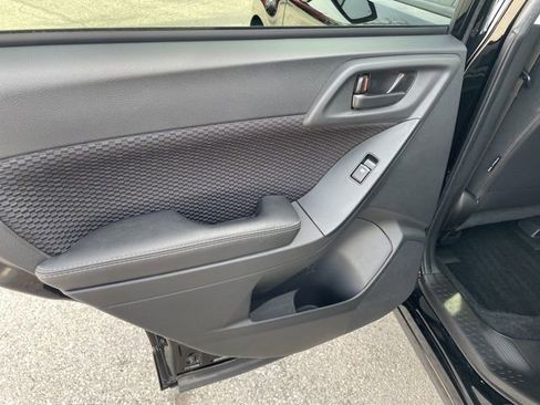 Used 2018 Subaru Forester 2.5i Premium w/ All-Weather Package image 32