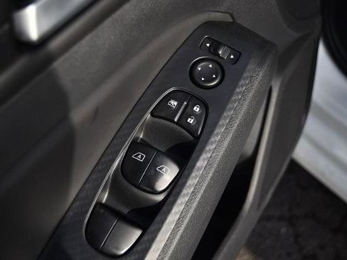 New 2025 Nissan Altima 2.5 SV image 9