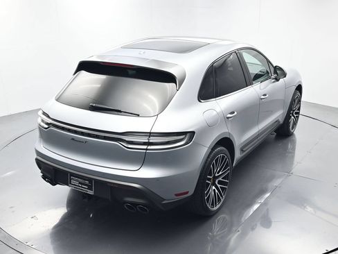 Certified 2025 Porsche Macan AWD/4WD image 40