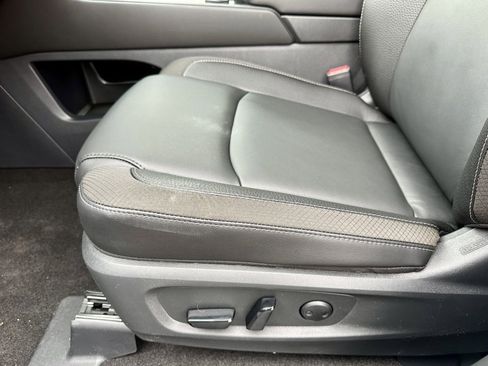 Certified 2025 Nissan Pathfinder SL image 24