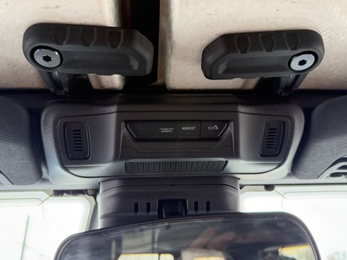 Used 2025 Jeep Wrangler Unlimited Sahara AWD/4WD image 34