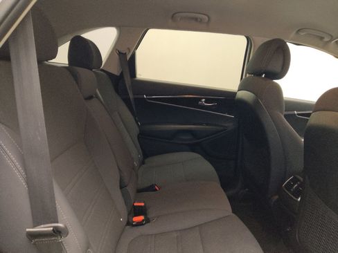 Used 2016 Kia Sorento FWD image 19