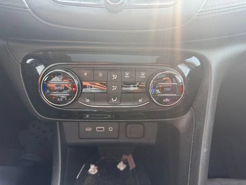 Used 2021 Buick Encore GX Select w/ Experience Buick Package AWD/4WD image 9