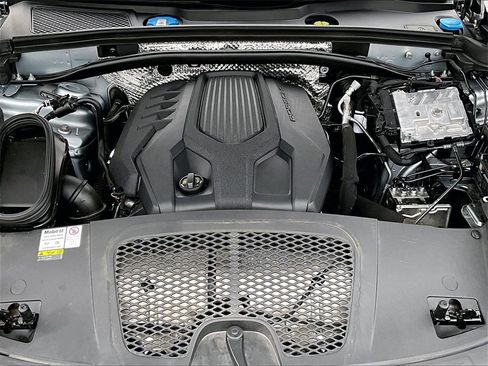 Used 2022 Porsche Macan image 23