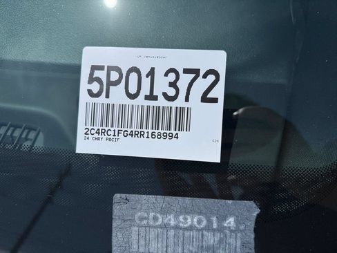 Used 2024 Chrysler Pacifica Touring FWD image 34