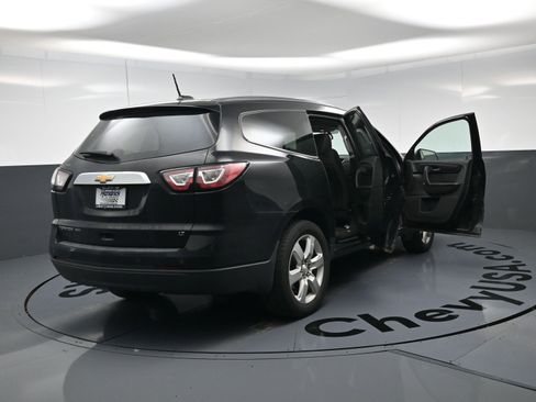 Used 2017 Chevrolet Traverse LT w/ Style and Technology Package AWD/4WD image 17