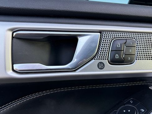 Used 2021 Ford Explorer Limited w/ Equipment Group 301A image 9