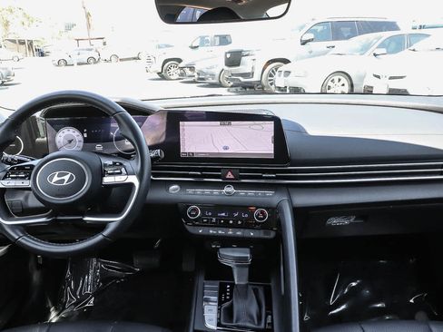 Used 2025 Hyundai Elantra Limited FWD image 17