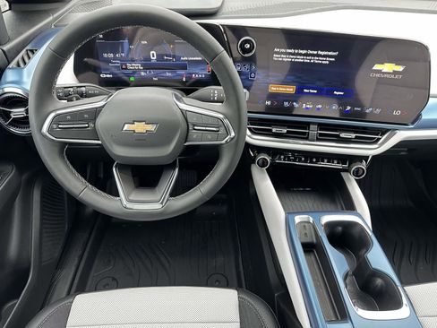 New 2026 Chevrolet Equinox EV LT image 8