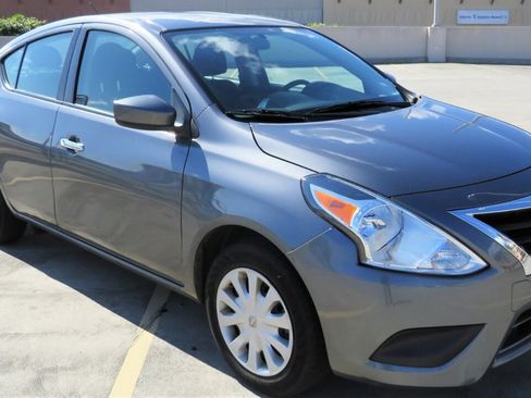Used 2019 Nissan Versa SV FWD image 4