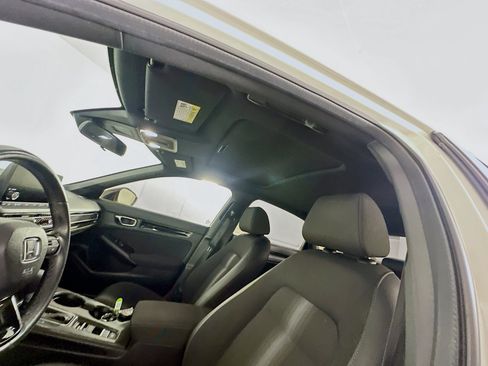 Used 2025 Honda Civic Sport image 32