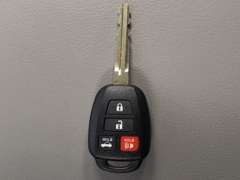 Used 2017 Toyota Camry XLE FWD image 32