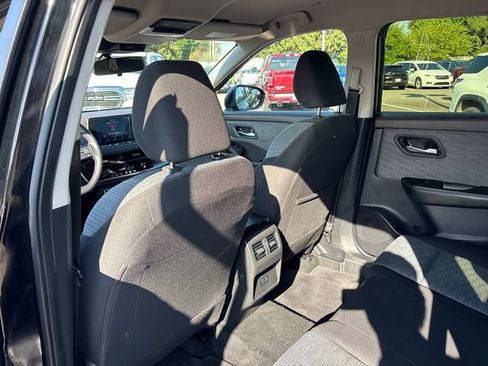 Used 2023 Nissan Rogue SV AWD/4WD image 9