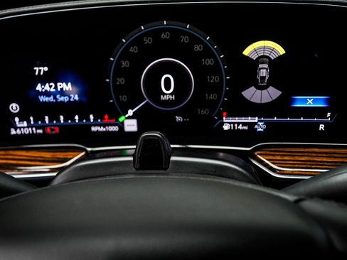 Used 2023 Cadillac Escalade Premium Luxury image 35