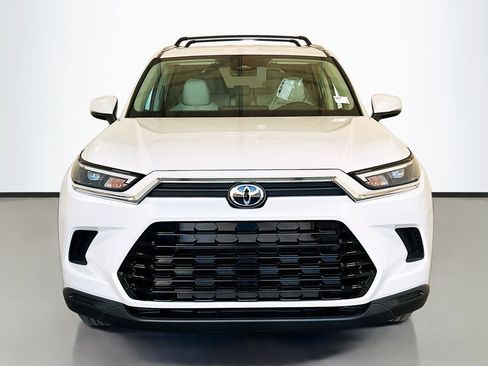 New 2026 Toyota Grand Highlander FWD image 2