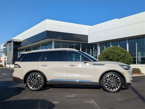 Used 2021 Lincoln Aviator Reserve w/ Equipment Group 201A image 3