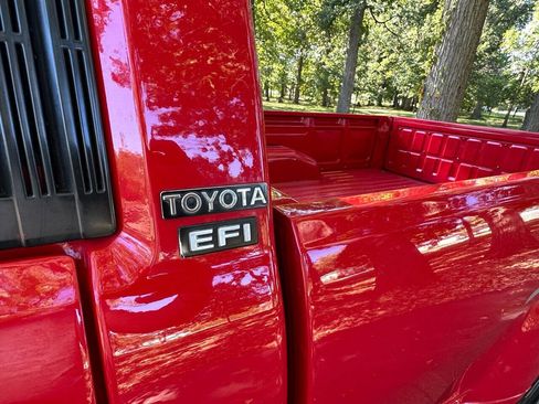 Used 1988 Toyota Pickup 4x4 Regular Cab image 20