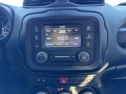 Used 2017 Jeep Renegade Latitude w/ Popular Equipment Group image 16