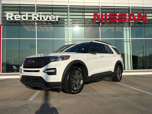 Used 2022 Ford Explorer XLT w/ Equipment Group 202A RWD image 1
